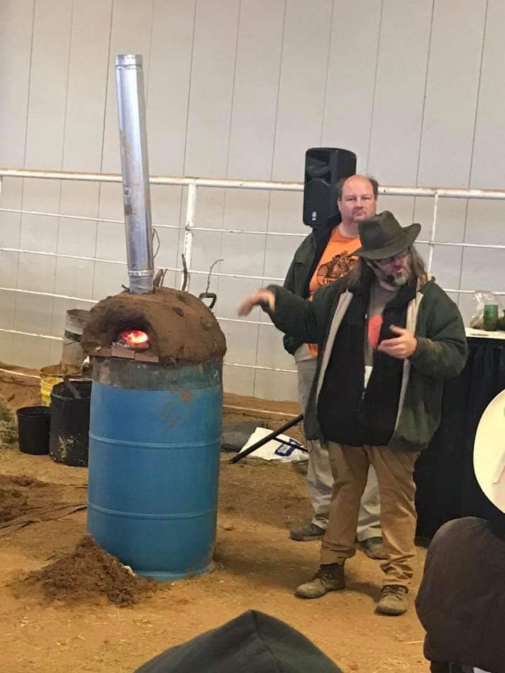 Mini demonstration earthen cob oven-- still makes pizza!